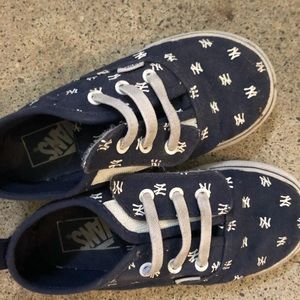 NY Yankee Vans Sneakers